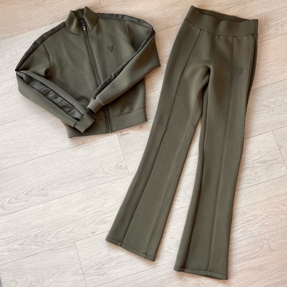 Guess Athletic Leisure Set - Picture 1 of 4